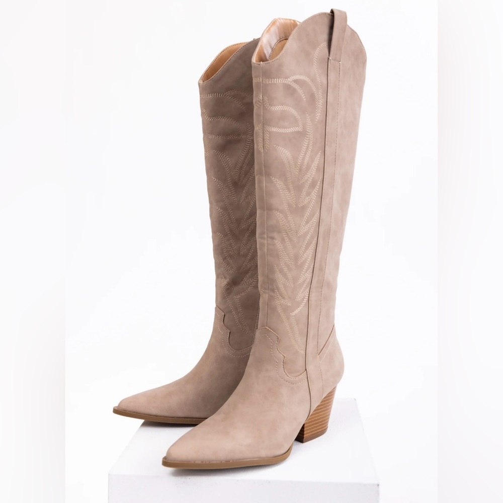 Latte Knee High Pointed
Toe Western Boots size 7 new